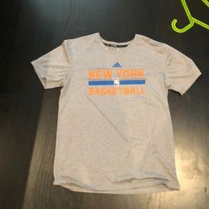 Grey New York knicks tee shirt